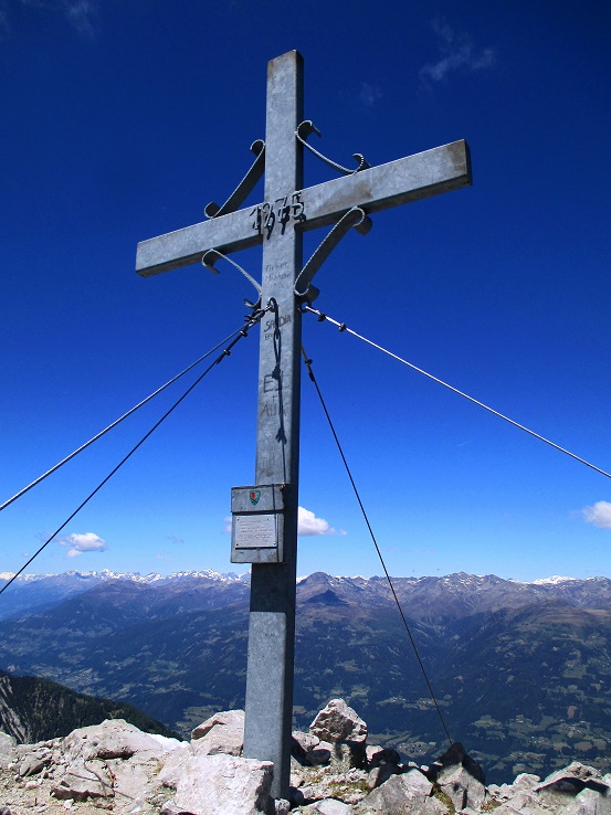 Foto: Andreas Koller / Wandertour / Über das Bergmassiv des Reißkofel (2371m) / Reißkofel Gipfelkreuz / 23.08.2018 00:46:07