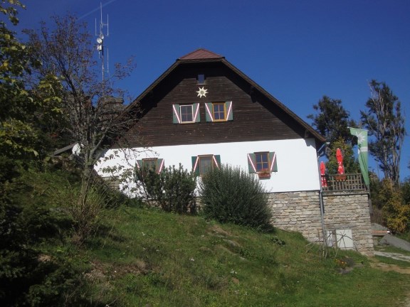 Foto: Wolfgang Dröthandl / Wandertour / Nebelstein - Panoramaweg / Nebelsteinhütte unter dem Gipfel / 02.10.2018 10:17:50