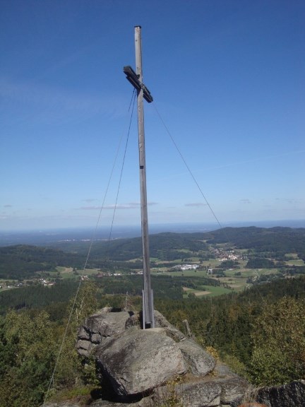 Foto: Wolfgang Dröthandl / Wandertour / Nebelstein - Panoramaweg / Nebelsteingipfel gegen Moorbad Harbach / 02.10.2018 10:15:53