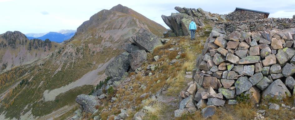 Foto: Wolfgang Lauschensky / Wandertour / Monte Croce und Monte Rujoch / Stellungen des 1. Weltkriegs, im Hintergrund Monte Croce / 29.10.2018 00:13:38