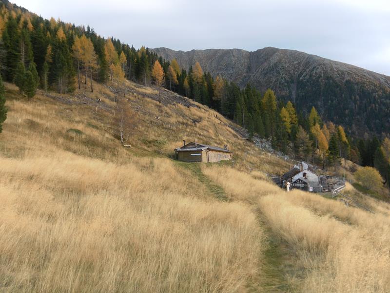 Foto: Wolfgang Lauschensky / Wandertour / Monte Croce und Monte Rujoch / abgebranntes Rifugio Tonini / 29.10.2018 00:12:36