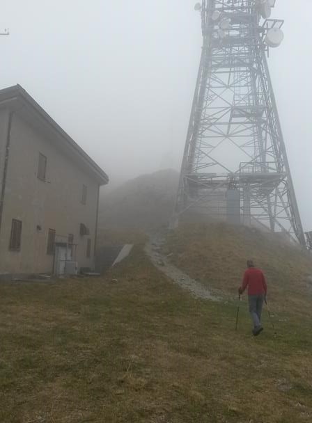 Foto: Wolfgang Lauschensky / Wandertour / Fravort über Monte Panarotta / Panarottagipfel hinter Funkmast / 29.10.2018 22:47:45