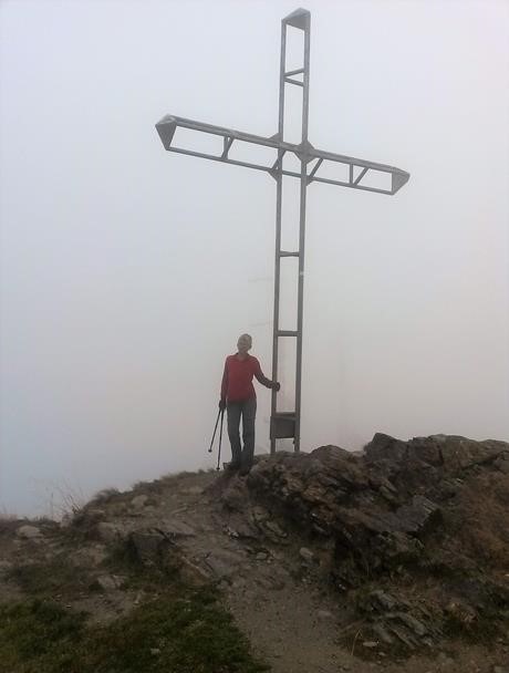 Foto: Wolfgang Lauschensky / Wandertour / Fravort über Monte Panarotta / Gipfelkreuz des Monte Panarotta / 29.10.2018 22:47:38