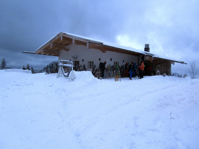 Foto: Andreas Koller / Skitour / Skitouren-Lehrpfad Unternberg (1426m) / Hütte bei der Bergstation der Unternbergbahn / 19.01.2019 19:32:50