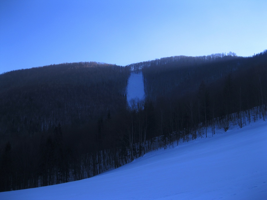 Foto: Andreas Koller / Skitour / Rasch auf den Hainfelder Kirchenberg (924m) / Blick zur Waldschneise (Abfahrt) / 25.01.2019 21:44:56