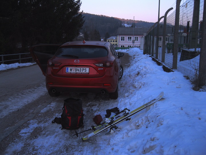 Foto: Andreas Koller / Skitour / Rasch auf den Hainfelder Kirchenberg (924m) / Zurück in Hainfeld bei der Kirche / 25.01.2019 21:40:46