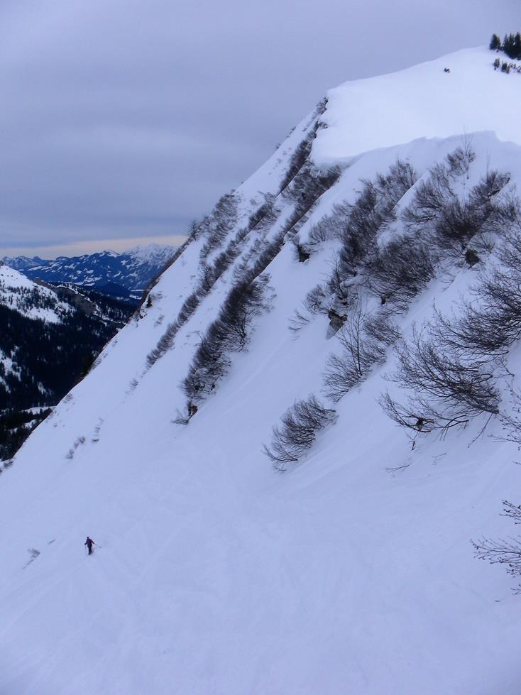 Foto: Wolfgang Lauschensky / Skitour / Grünhorn 2039m aus dem Schwarzwassertal / Scharteneinfahrt / 10.02.2019 11:21:09