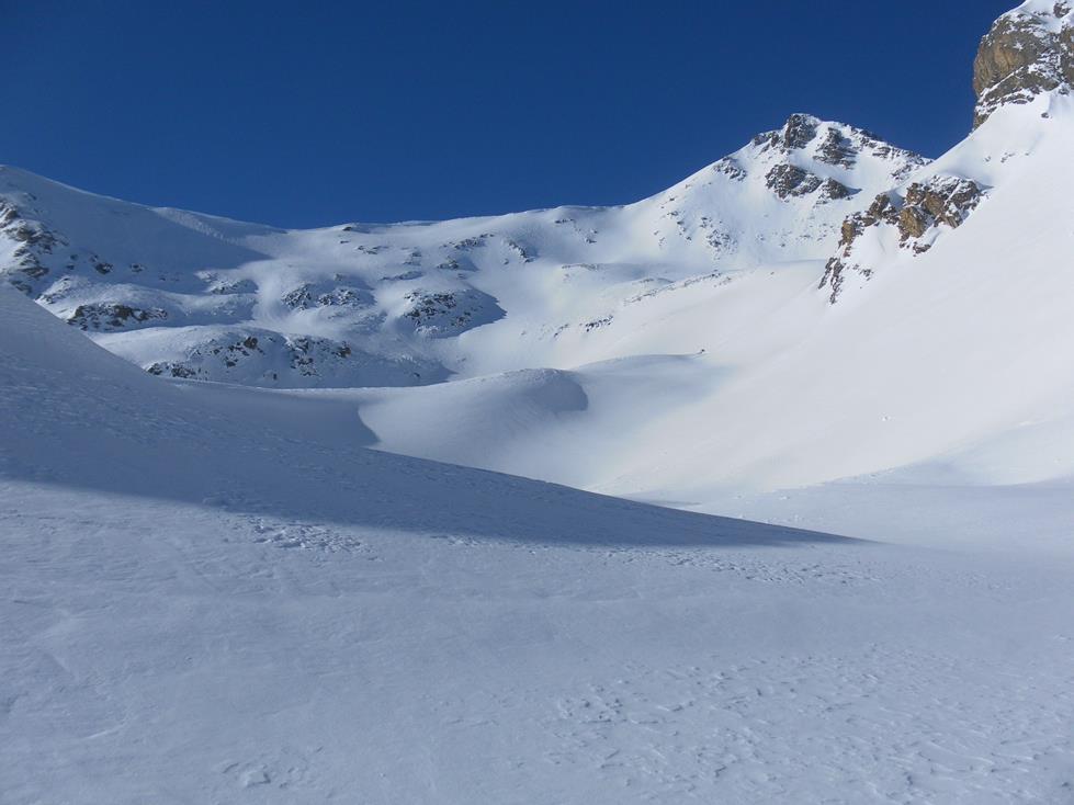 Foto: Wolfgang Lauschensky / Skitour / Piz Rims 3056m über Ostkar / oberes Kar mit Mulde zum Kamm / 09.03.2019 16:53:21