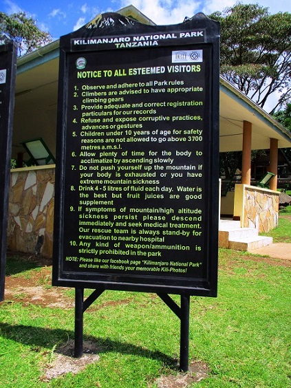 Foto: Andreas Koller / Wandertour / Climb and run: Kilimanjaro (5895m) / Kilimanjaro Nationalpark (Marangu Gate) / 14.04.2019 00:48:13