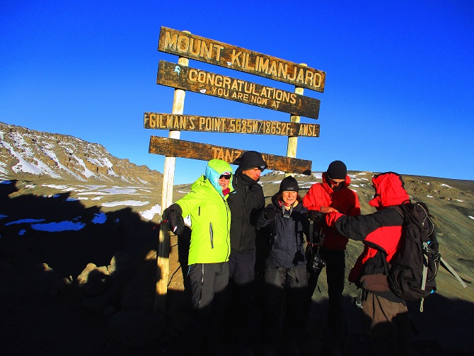 Foto: Andreas Koller / Wandertour / Climb and run: Kilimanjaro (5895m) / Gilmans Point / 14.04.2019 00:39:05