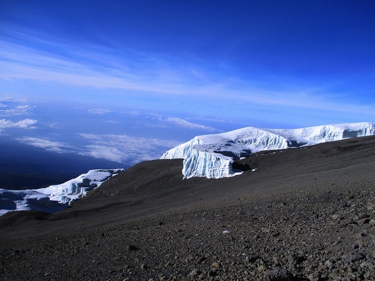 Foto: Andreas Koller / Wandertour / Climb and run: Kilimanjaro (5895m) / Beeindruckend, doch der Gletscher ist am Verschwinden! / 14.04.2019 00:38:41