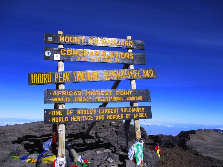 Foto: Andreas Koller / Wandertour / Climb and run: Kilimanjaro (5895m) / Uhuru Peak / 14.04.2019 00:35:31