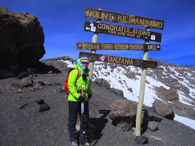 Foto: Andreas Koller / Wandertour / Climb and run: Kilimanjaro (5895m) / Stella Point beim Rückweg / 14.04.2019 00:34:14