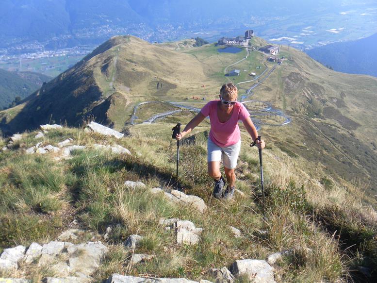 Foto: Wolfgang Lauschensky / Wandertour / Monte Tamaro 1963m bis Monte Lema 1619m / La Manera Nordostgrat über der Alpe Foppa / 04.10.2019 01:12:45