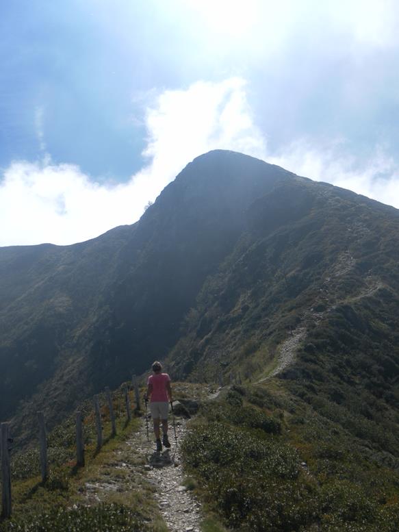 Foto: Wolfgang Lauschensky / Wandertour / Monte Tamaro 1963m bis Monte Lema 1619m / Monte Gradiccioli / 04.10.2019 01:12:10