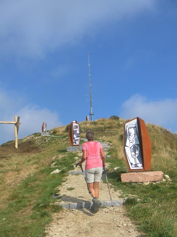Foto: Wolfgang Lauschensky / Wandertour / Monte Tamaro 1963m bis Monte Lema 1619m / Monte Lema Ostgipfel / 04.10.2019 01:11:25