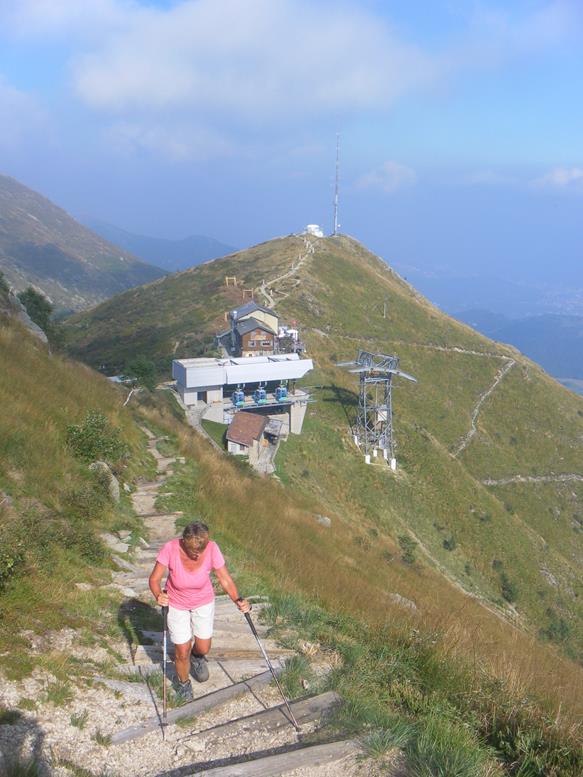 Foto: Wolfgang Lauschensky / Wandertour / Monte Tamaro 1963m bis Monte Lema 1619m / Anstieg zum Westgipfel / 04.10.2019 01:11:22