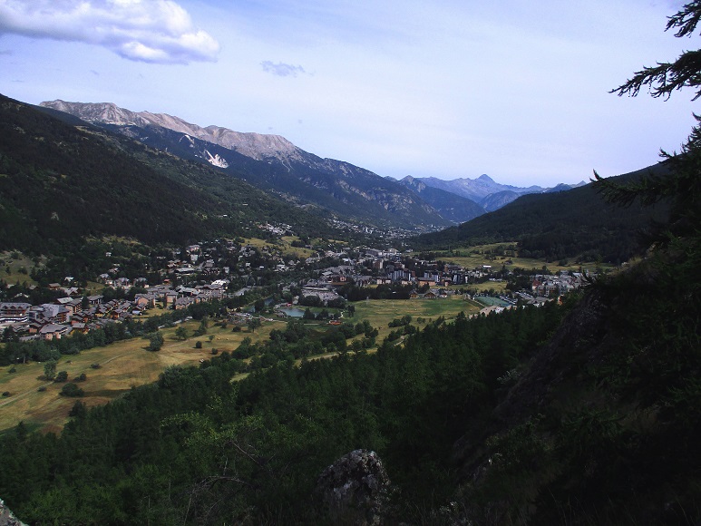 Foto: Andreas Koller / Klettersteigtour / Via ferrata du Rocher du Bez (1650m) / Serre Chevalier / 14.11.2019 00:04:52