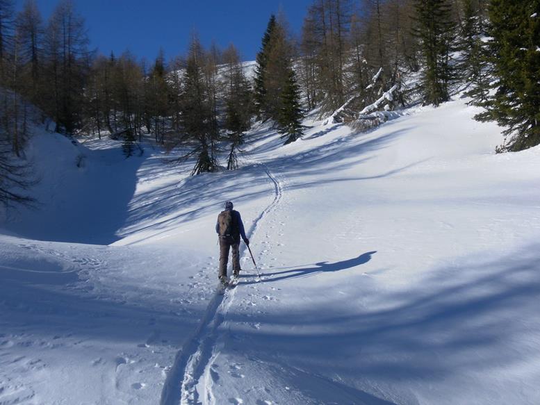 Foto: Wolfgang Lauschensky / Skitour / Böses Weibele 2521m und Hochstein 2057m / Ausholen zum breiten SW-Rücken / 05.01.2020 19:38:24