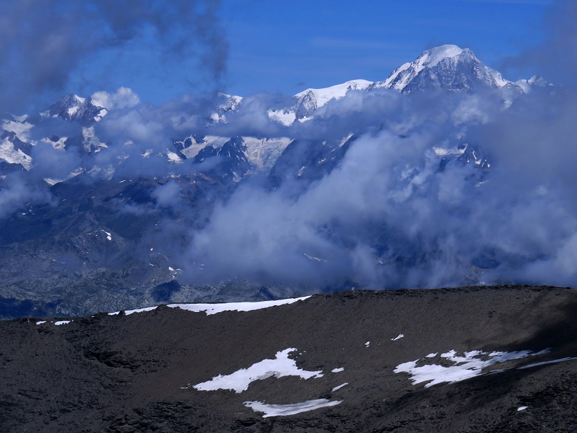 Foto: Andreas Koller / Wandertour / Aiguille de la Grande Sassière (3747m) / Blick zum Montblanc (4810m) / 17.01.2020 00:27:00