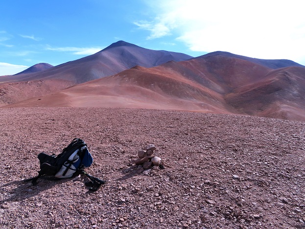 Foto: Andreas Koller / Wandertour / Cerro Laguna Santa Rosa (4132m) / Am Gipfel mit Ministeinmann / 30.01.2020 02:38:41