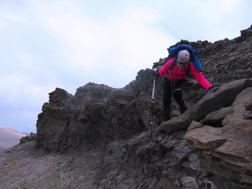 Foto: Andreas Koller / Wandertour / Plomo-Trekking 4: Cerro Leonera (4954m) / Felsstufe / 28.02.2020 21:21:04