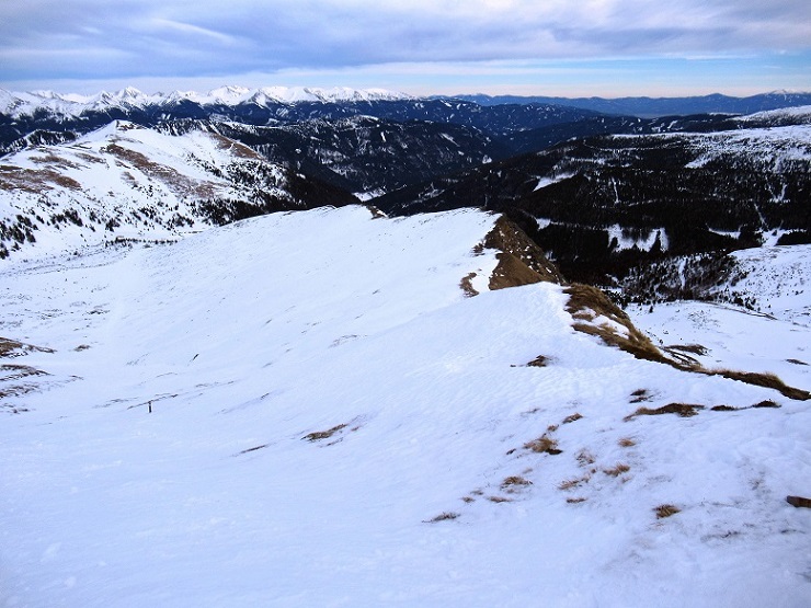 Foto: Andreas Koller / Skitour / Auf den Kleinhansl (2217m) / Abstieg vom Gipfel / 07.03.2020 15:23:04