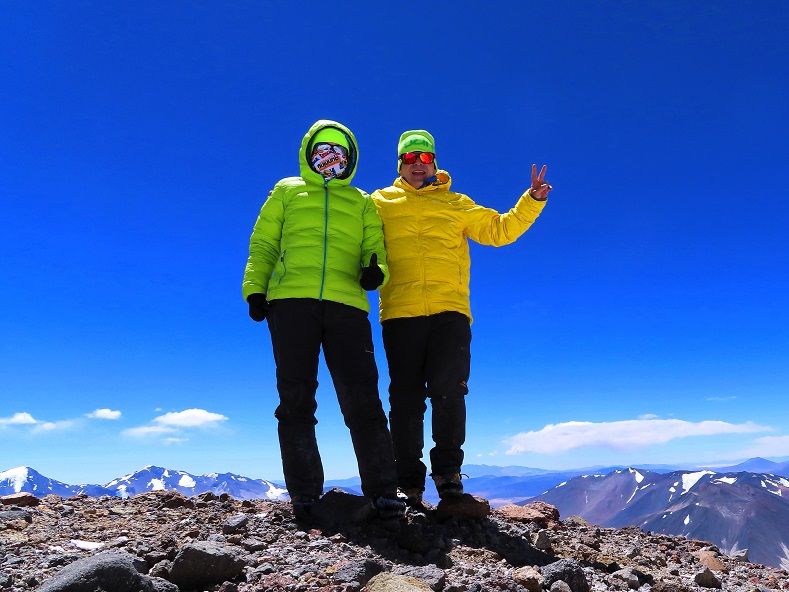 Foto: Andreas Koller / Wandertour / Nevado Ojos del Salado (6893m) / Am Gipfel des Nevado Ojos del Salado / 04.04.2020 00:52:57