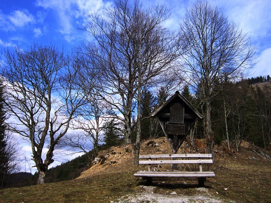 Foto: Andreas Koller / Wandertour / Genusswanderung zum Tirolerkogel (1379m) / Am Gscheid beim Anna-Kreuz / 26.04.2020 01:22:32