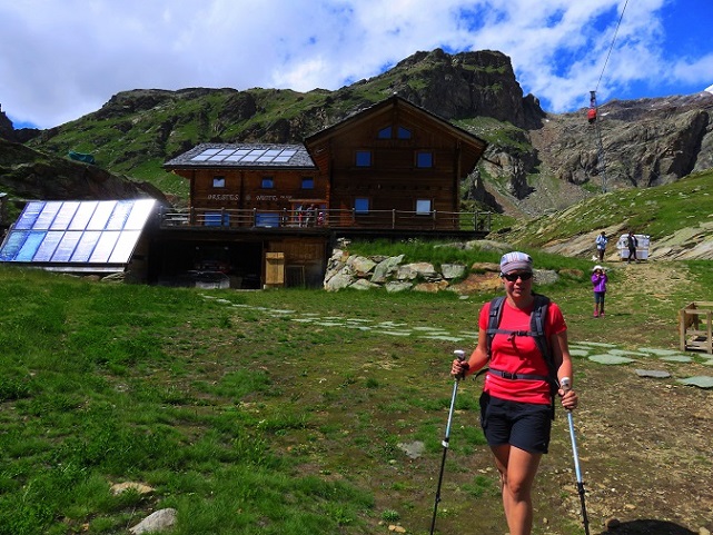 Foto: Andreas Koller / Wandertour / Panorama-Dreitausender Alta Luce (3186m) / Abstieg von der Orestes Hütte / 08.05.2020 01:07:52