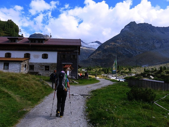 Foto: Andreas Koller / Wandertour / TG Berliner Hütte 1: Hornrücken (2311m) / Alpenrosehütte / 29.05.2020 22:24:04