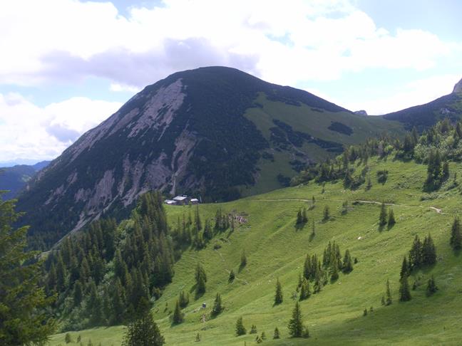 Foto: Wolfgang Lauschensky / Wandertour / Aiplspitz Überschreitung zum Hochmiesing / Taubensteinhaus vor Hochmiesing / 17.07.2020 17:57:44