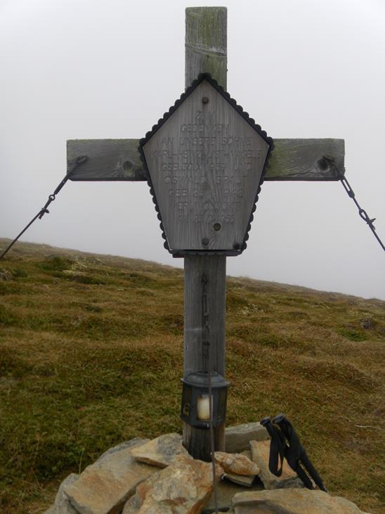Foto: Wolfgang Lauschensky / Wandertour / Strannerhöhe 2116m und Würflinghöhe 2198m aus dem Bärentalgraben / Gedenkkreuz am Nordrücken / 08.11.2020 19:04:32