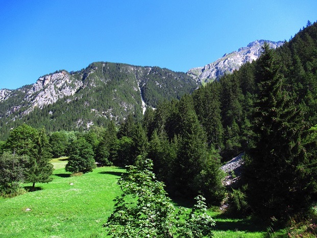 Foto: Andreas Koller / Wandertour / Mont Chevrier (2085m) / Wanderung auf den Mont Chevrier (Schulter in der
Bildmitte) / 19.11.2020 13:42:01