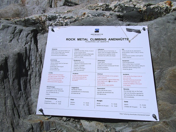 Foto: Andreas Koller / Klettersteigtour / Klettersteig Rock Metal Climbing zur Anenhütte (2366m) / Informationstafel beim Einstieg (Felsen) / 25.12.2020 18:24:02