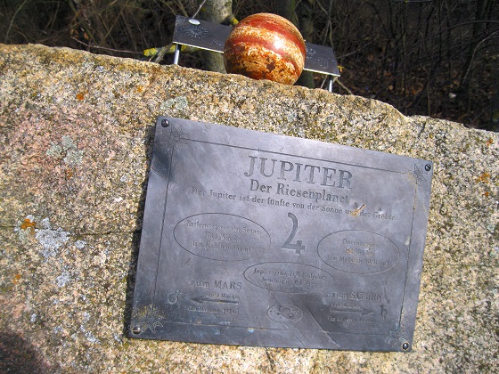 Foto: Andreas Koller / Wandertour / Am Planetenweg zur Leopold-Figl-Warte am Tulbingerkogel (495m) / Am Planetenweg werden uns die Planeten erklärt... / 07.04.2021 15:07:42
