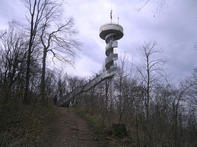 Foto: Andreas Koller / Wandertour / Am Planetenweg zur Leopold-Figl-Warte am Tulbingerkogel (495m) / 07.04.2021 15:03:18