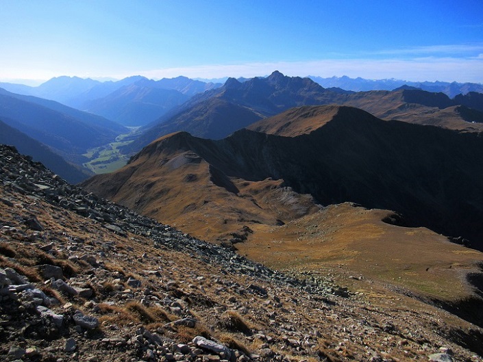 Foto: Andreas Koller / Wandertour / Große Aussicht von der Tatschspitze (2526m) / Übergang zum Astenberg / 22.04.2021 22:03:47