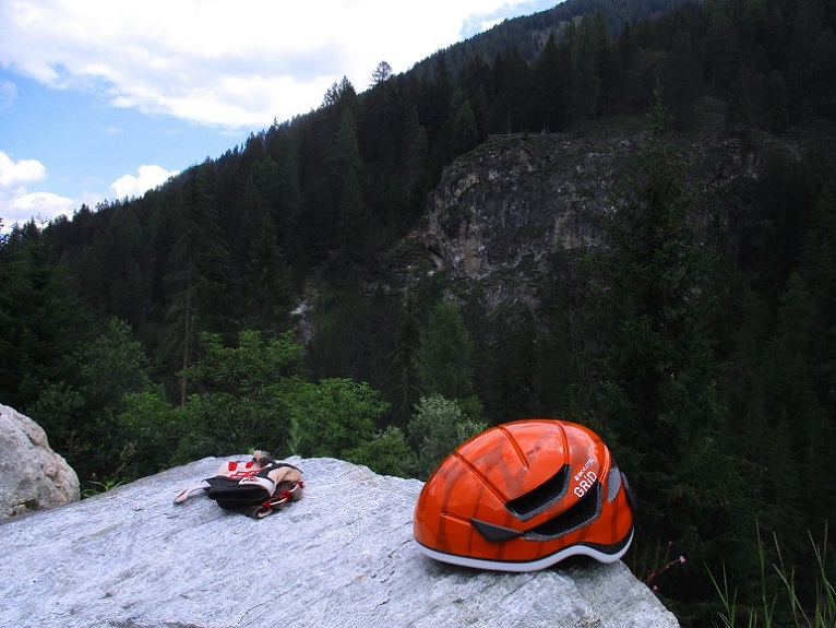 Foto: Andreas Koller / Klettersteigtour / Klettersteig Trafoi (1575m) / Trafoi Klettersteig auf der gegenüberliegenden Wand / 02.05.2021 23:35:08