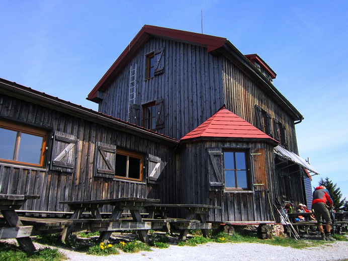 Foto: Andreas Koller / Wandertour / Zur Julius Seitner Hütte am Eisenstein (1185m) / Julius Seitner Hütte / 11.05.2021 01:06:07