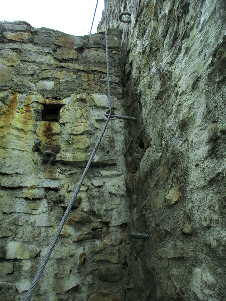 Foto: Andreas Koller / Klettersteigtour / Klettersteig Rabenstein (697m) / Letzter Part: auf die Burgmauer / 11.06.2021 01:31:26