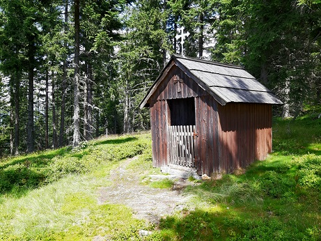 Foto: Wolfgang Dröthandl / Wandertour / Aus dem Mürztal auf die Stanglalpe (Stanglalm) / Waldkapelle westlich der Wittmaier - Hütte / 15.08.2021 19:12:27
