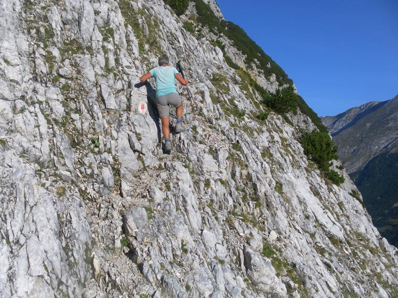 Foto: Wolfgang Lauschensky / Wandertour / Birkkarspitze 2749m und Ödkarspitzen über Brendelsteig / in der ausgesetzten Ostflanke / 20.09.2021 21:42:58