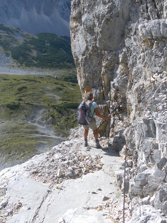Foto: Wolfgang Lauschensky / Wandertour / Birkkarspitze 2749m und Ödkarspitzen über Brendelsteig / Band an der Felsausbauchung / 20.09.2021 21:40:54