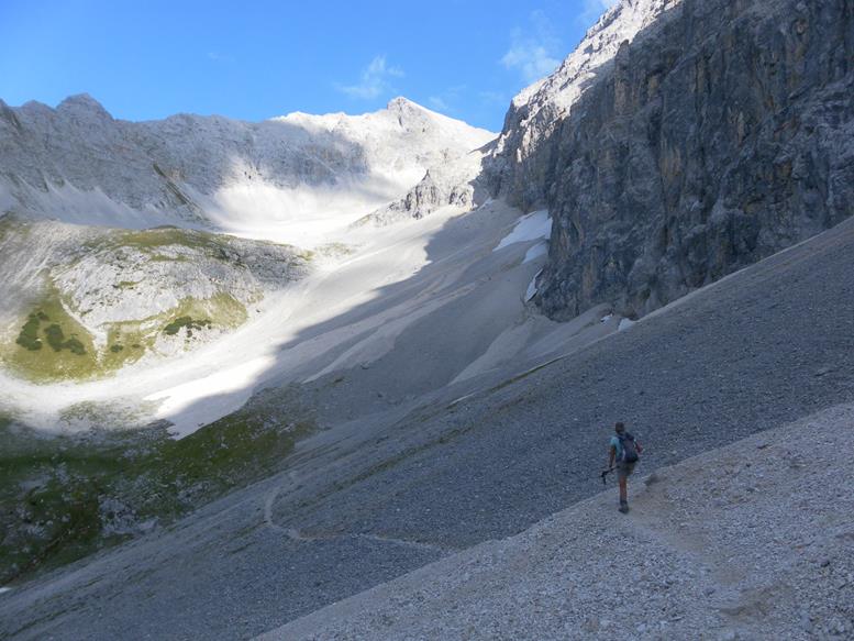 Foto: Wolfgang Lauschensky / Wandertour / Birkkarspitze 2749m und Ödkarspitzen über Brendelsteig / Schlauchkar aus den Geröllreisen der Ödkarspitzen-Nordwand / 20.09.2021 21:40:48