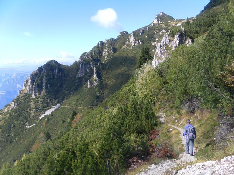 Foto: Wolfgang Lauschensky / Wandertour / Cima Levante 2019m Überschreitung / Abstieg in der Südflanke / 19.10.2021 17:02:00