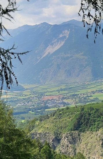 Foto: Wolfgang Dröthandl / Wandertour / Leitenwaal und Bergwaal ober Schluderns / Blick auf das mauerbewehrte Glurns vom Bergwaal / 14.11.2021 22:35:40