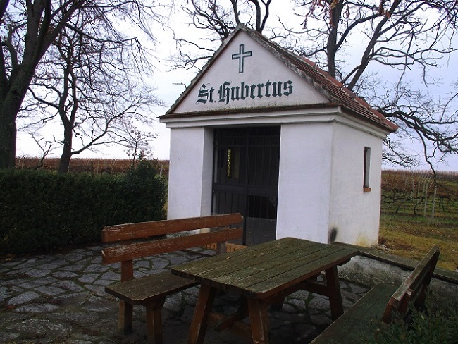 Foto: Andreas Koller / Wandertour / Rundwanderweg Buchbergwald (417m) / Hubertuskapelle / 13.12.2021 00:27:11