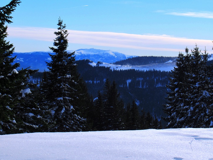Foto: Andreas Koller / Skitour / Einsteigertour Ofnerkogel (1666m) / Blick zur Koralpe / 14.12.2021 23:16:53