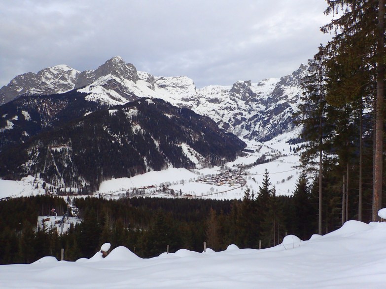 Foto: Manfred Karl / Skitour / Über das Rosnerköpfl auf die Bischlinghöhe / Werfenweng vom Rosnerköpfl / 11.01.2022 07:10:20
